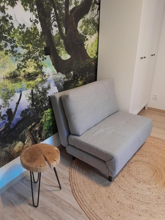 Fototapeta lesního jezírka v ložnici